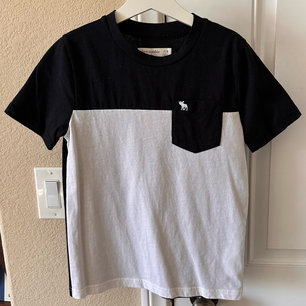 Abercrombie Kids Black & White T-shirt Size 7/8